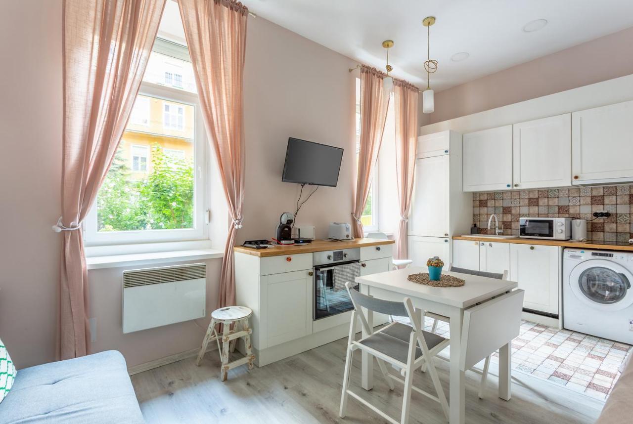 Goldcentral Apartments Akacfa Studios บูดาเปสต์ ภายนอก รูปภาพ