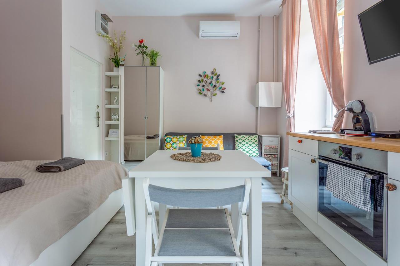 Goldcentral Apartments Akacfa Studios บูดาเปสต์ ภายนอก รูปภาพ