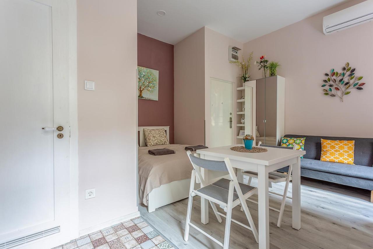 Goldcentral Apartments Akacfa Studios บูดาเปสต์ ภายนอก รูปภาพ