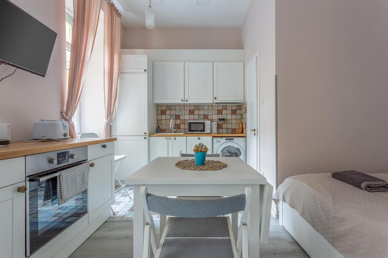 Goldcentral Apartments Akacfa Studios บูดาเปสต์ ภายนอก รูปภาพ