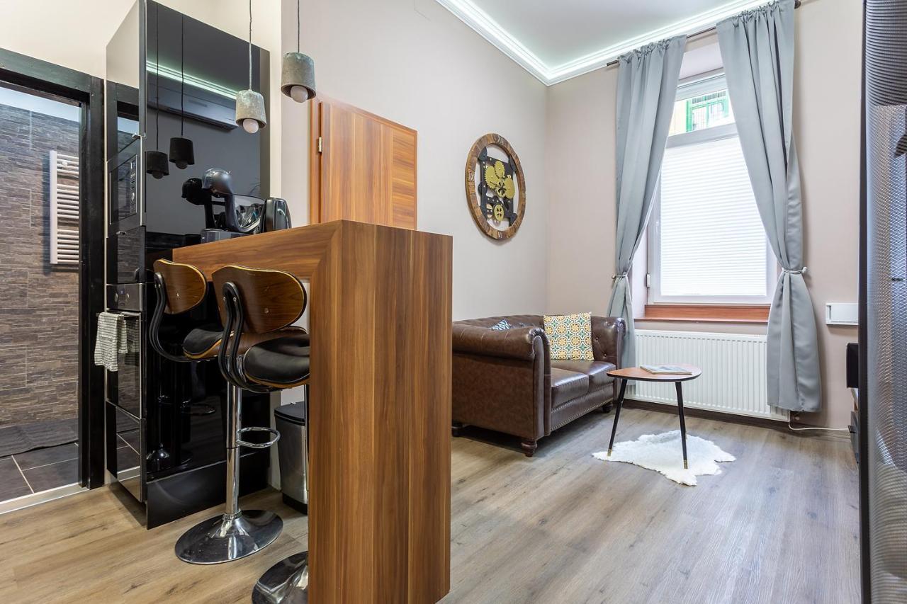 Goldcentral Apartments Akacfa Studios บูดาเปสต์ ภายนอก รูปภาพ