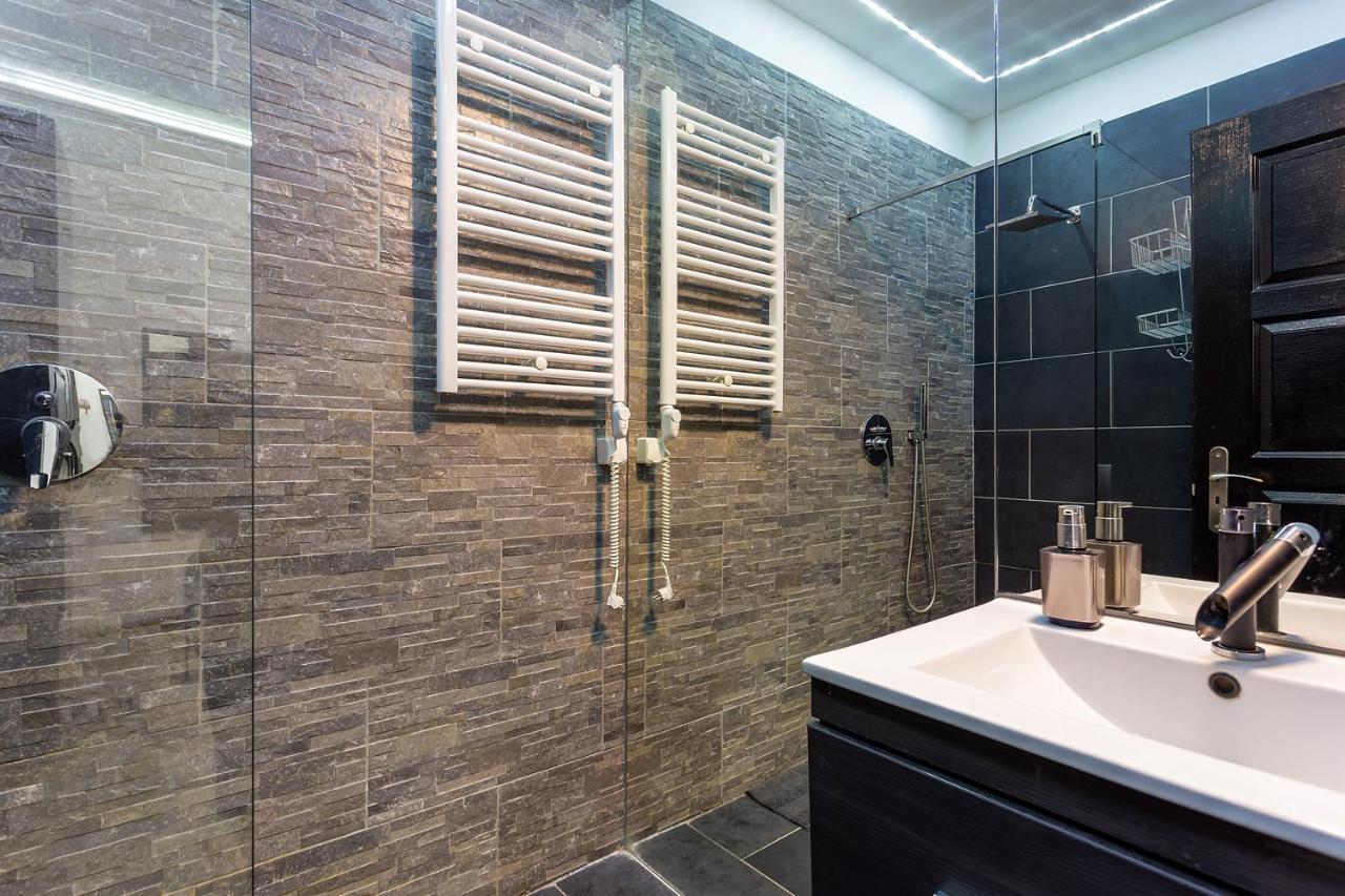 Goldcentral Apartments Akacfa Studios บูดาเปสต์ ภายนอก รูปภาพ